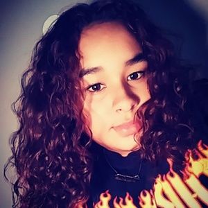 Meet your Posher, Nayeli